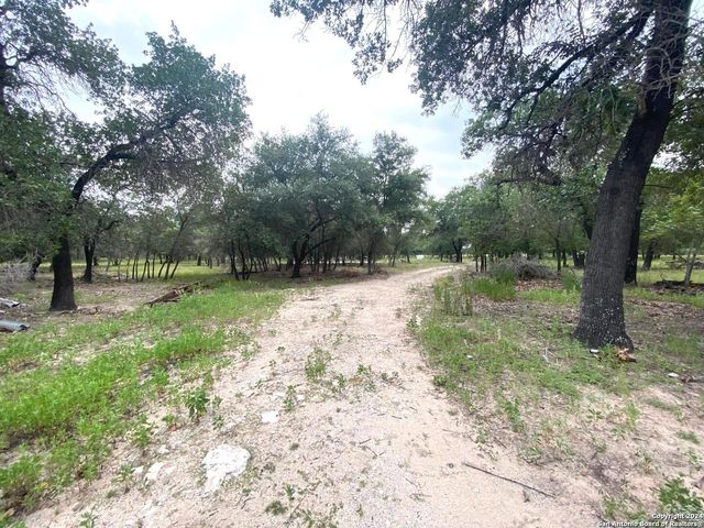 1550 E Hickory Ln, San Antonio, TX 78264