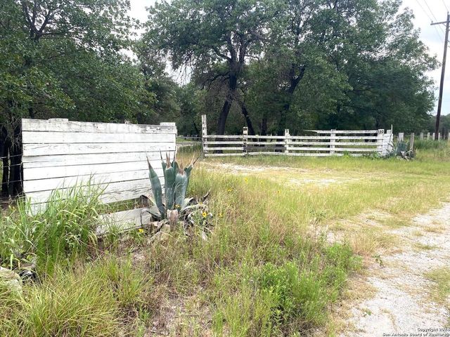 1550 E Hickory Ln, San Antonio, TX 78264