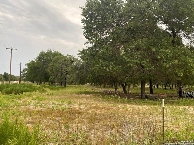 1550 E Hickory Ln, San Antonio, TX 78264