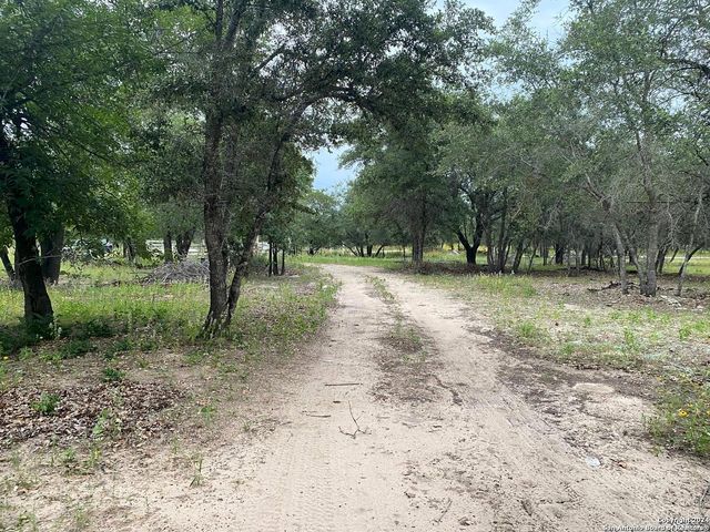 1550 E Hickory Ln, San Antonio, TX 78264