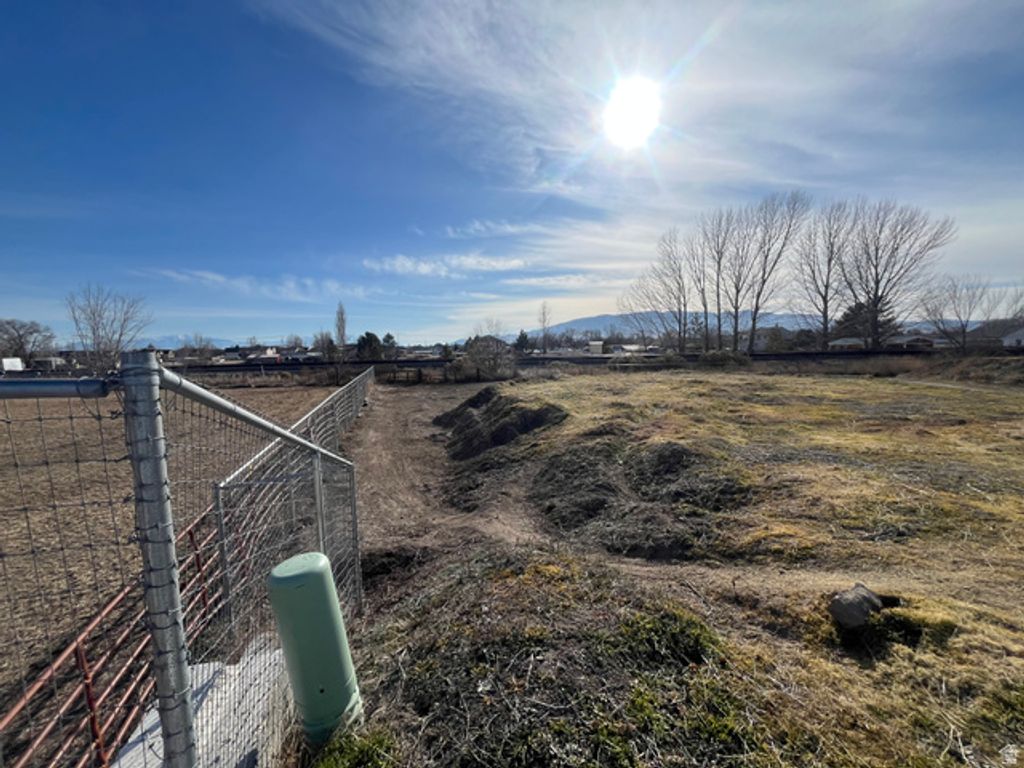 Image 2 of property listing at 207 W 500 S, Lehi, UT 84043