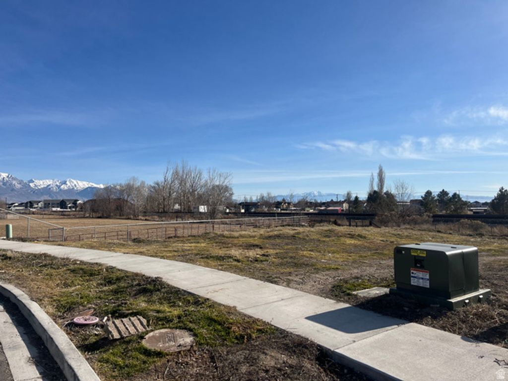 Image 4 of property listing at 207 W 500 S, Lehi, UT 84043