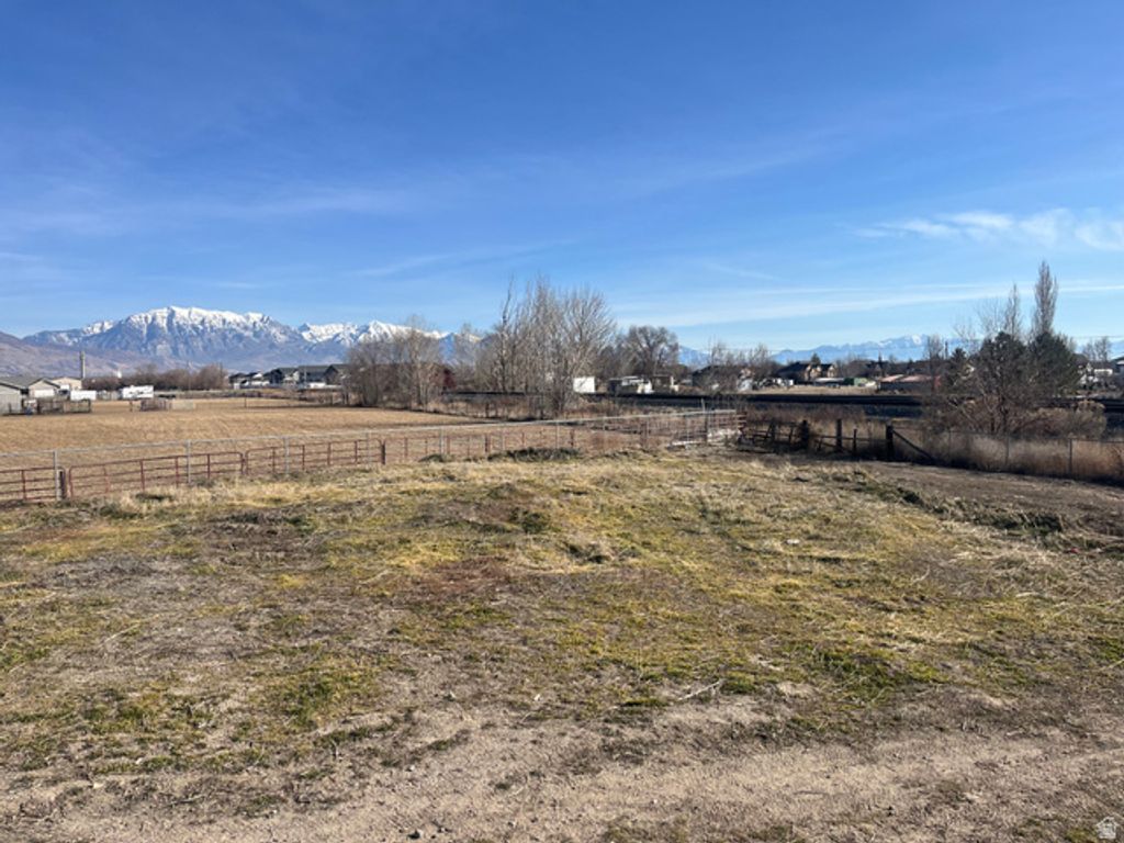 Image 7 of property listing at 207 W 500 S, Lehi, UT 84043