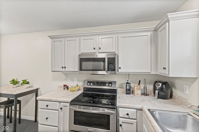4058 Knollwood Avenue, Franklin, IN 46131