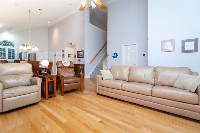 304 Village Ln 304, Bellingham, MA 02019