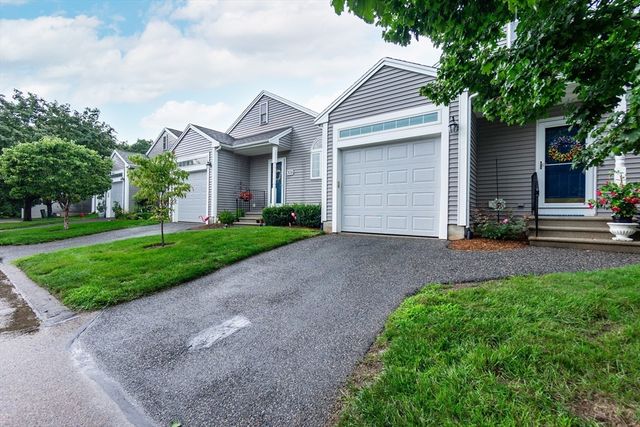 304 Village Ln 304, Bellingham, MA 02019