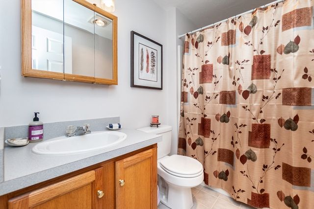 304 Village Ln 304, Bellingham, MA 02019