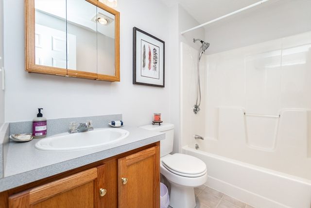 304 Village Ln 304, Bellingham, MA 02019