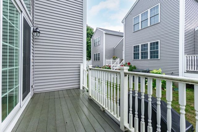 304 Village Ln 304, Bellingham, MA 02019