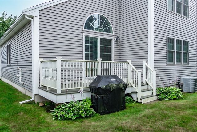 304 Village Ln 304, Bellingham, MA 02019