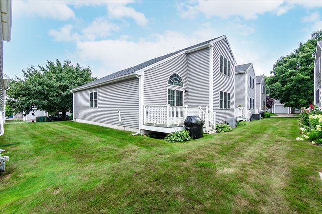 304 Village Ln 304, Bellingham, MA 02019