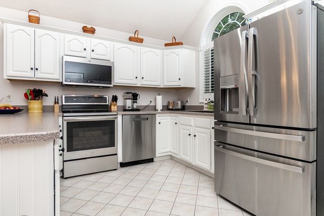 304 Village Ln 304, Bellingham, MA 02019