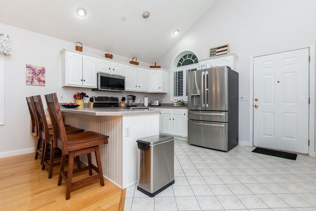 304 Village Ln 304, Bellingham, MA 02019
