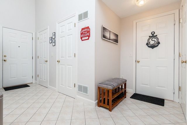 304 Village Ln 304, Bellingham, MA 02019