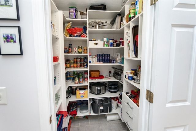 304 Village Ln 304, Bellingham, MA 02019