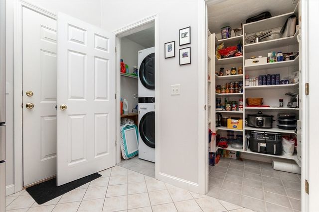 304 Village Ln 304, Bellingham, MA 02019