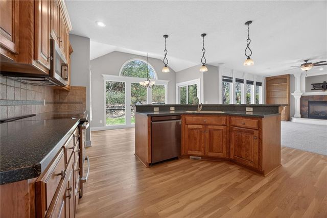 18808 W 97th Terrace, Lenexa, KS 66220