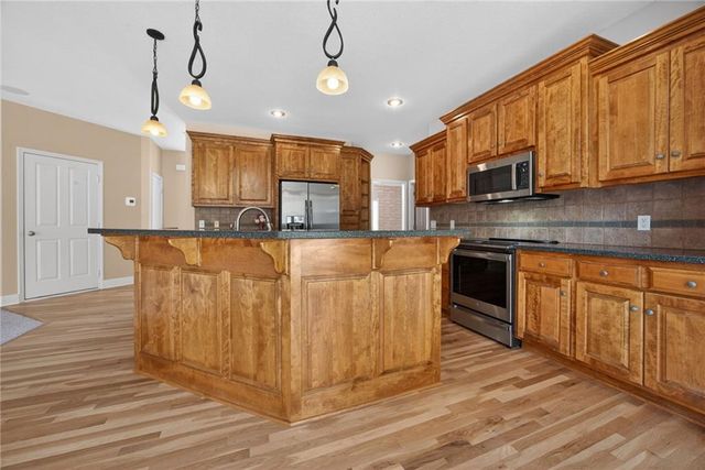 18808 W 97th Terrace, Lenexa, KS 66220