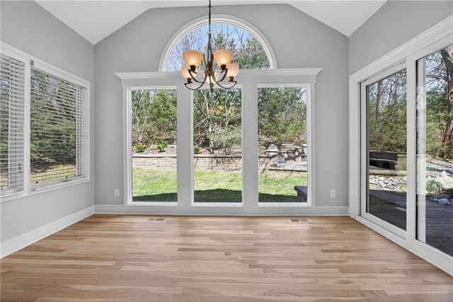 18808 W 97th Terrace, Lenexa, KS 66220