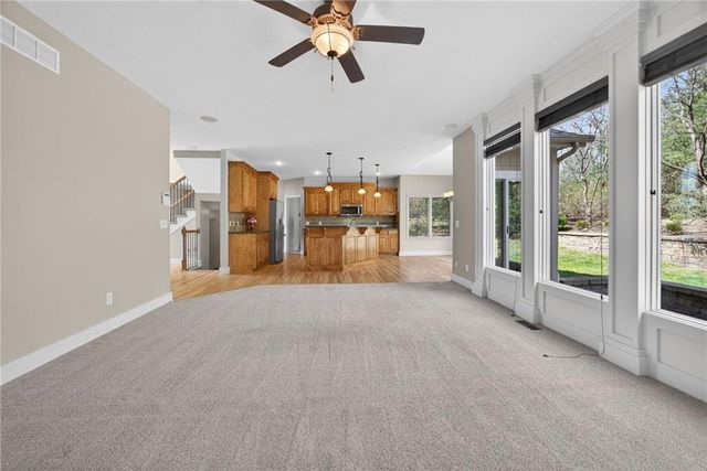 18808 W 97th Terrace, Lenexa, KS 66220