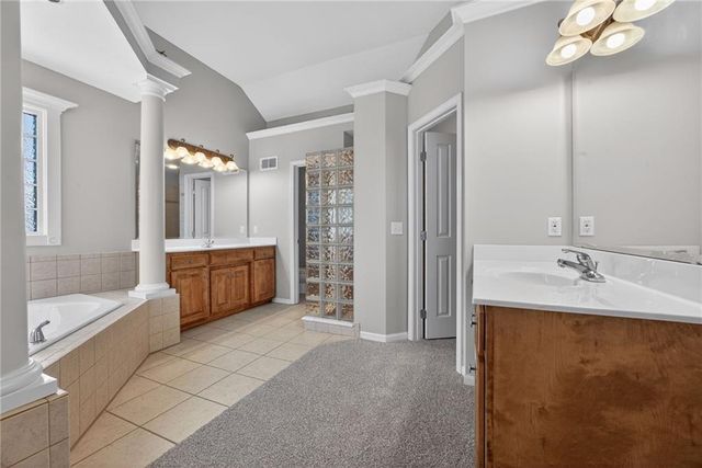 18808 W 97th Terrace, Lenexa, KS 66220