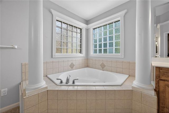 18808 W 97th Terrace, Lenexa, KS 66220