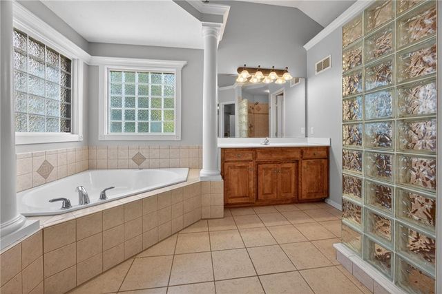 18808 W 97th Terrace, Lenexa, KS 66220