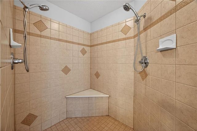 18808 W 97th Terrace, Lenexa, KS 66220