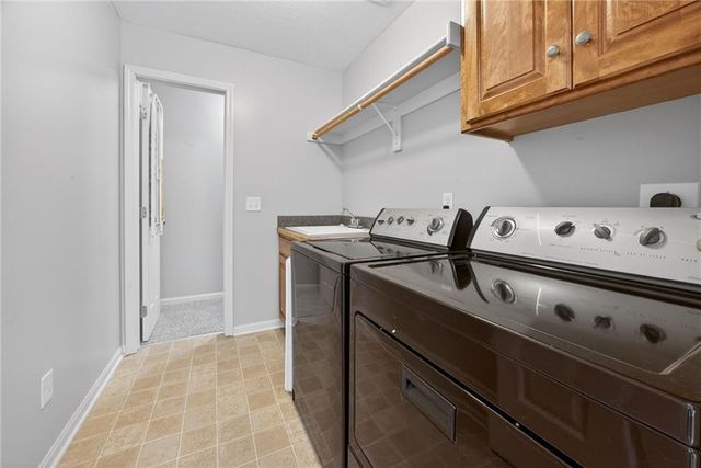 18808 W 97th Terrace, Lenexa, KS 66220