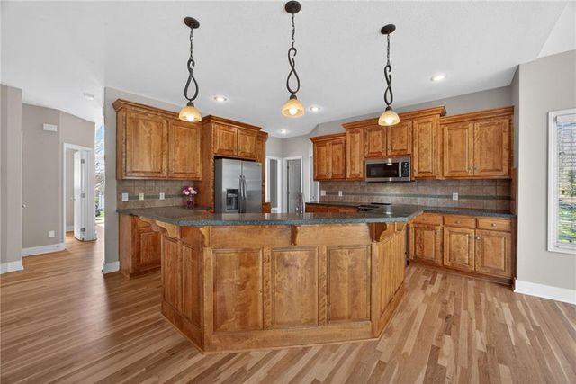 18808 W 97th Terrace, Lenexa, KS 66220