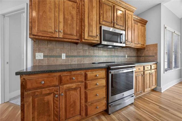 18808 W 97th Terrace, Lenexa, KS 66220