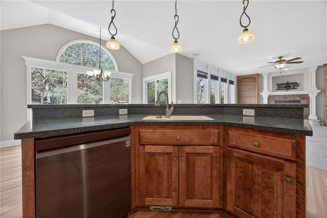 18808 W 97th Terrace, Lenexa, KS 66220