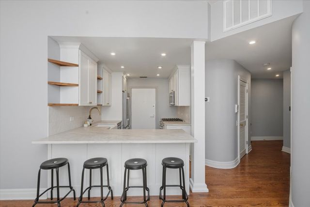 501 N Wells Street 2W, Chicago, IL 60654