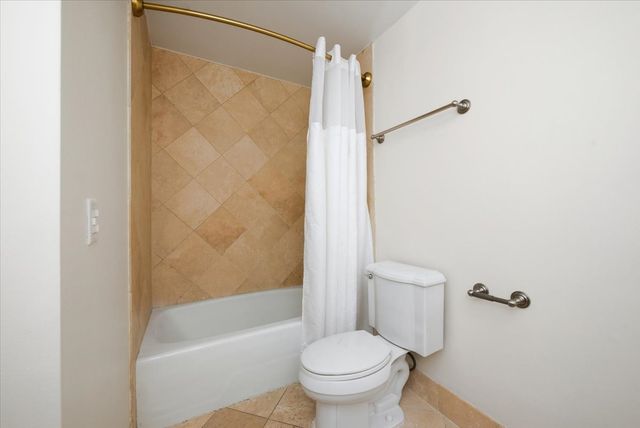 501 N Wells Street 2W, Chicago, IL 60654