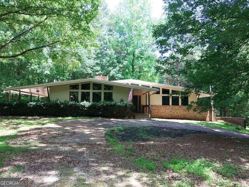 205 Avon Drive, Fayetteville, GA 30215