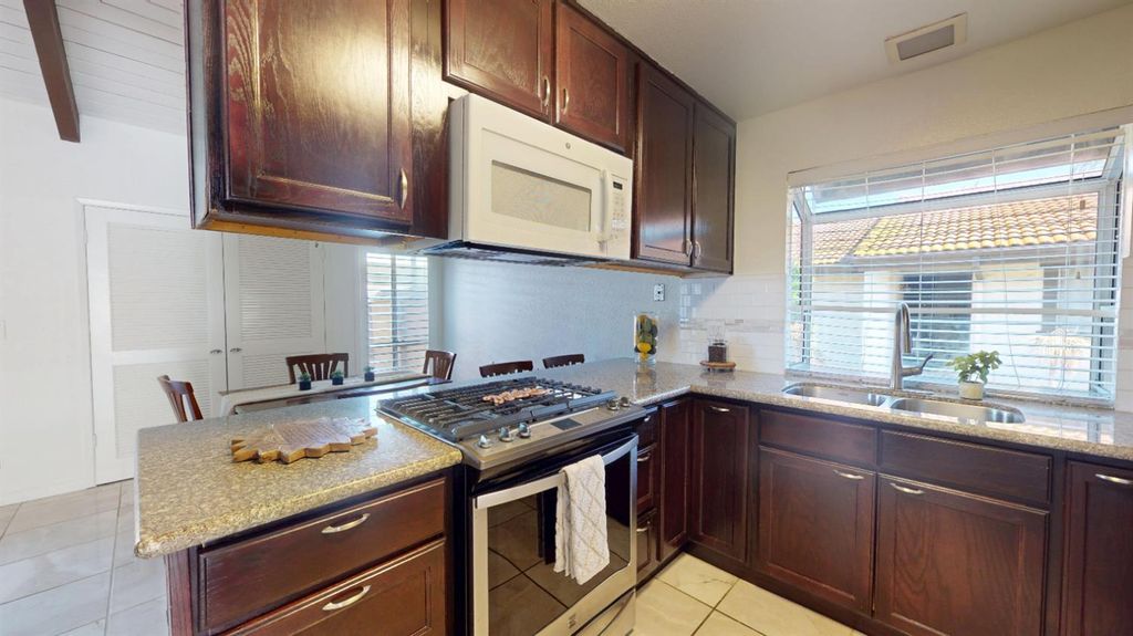 Image 11 of property listing at 317 W Sierra Avenue # 124, Fresno, CA 93704