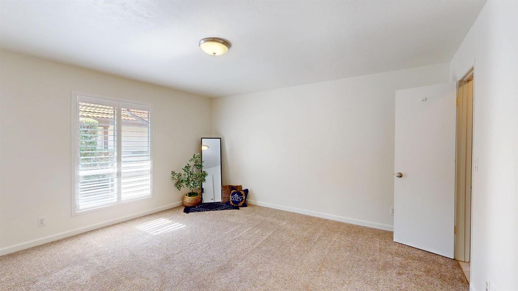 Image 16 of property listing at 317 W Sierra Avenue # 124, Fresno, CA 93704