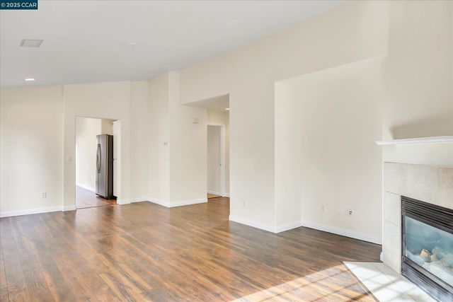 220 Roundhill Dr, Vacaville, CA 95687