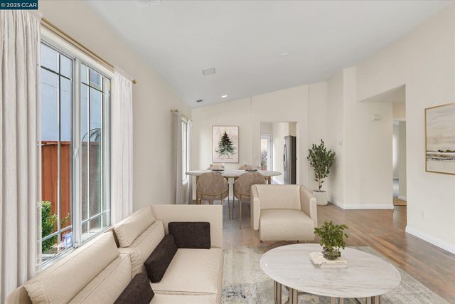 220 Roundhill Dr, Vacaville, CA 95687