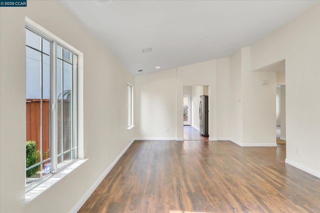 220 Roundhill Dr, Vacaville, CA 95687