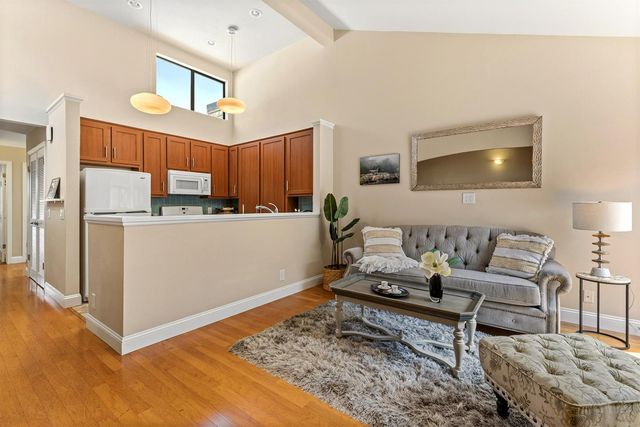 461 Dela Vina Avenue 205, Monterey, CA 93940