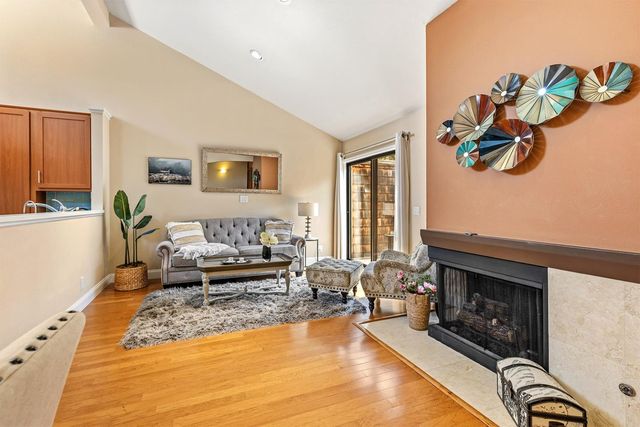 461 Dela Vina Avenue 205, Monterey, CA 93940