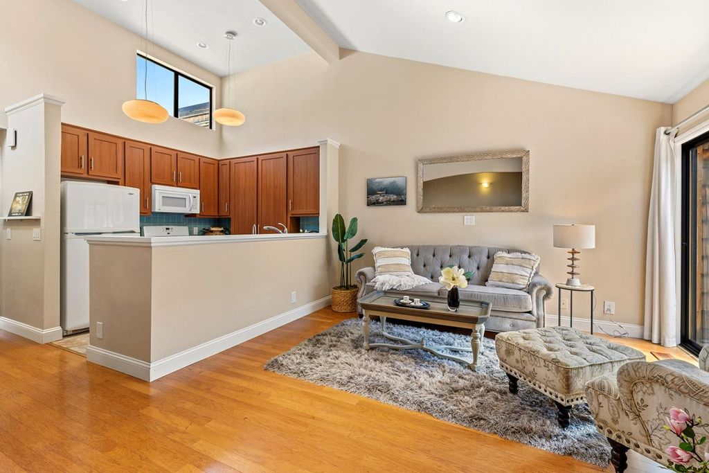 461 Dela Vina Avenue 205, Monterey, CA 93940
