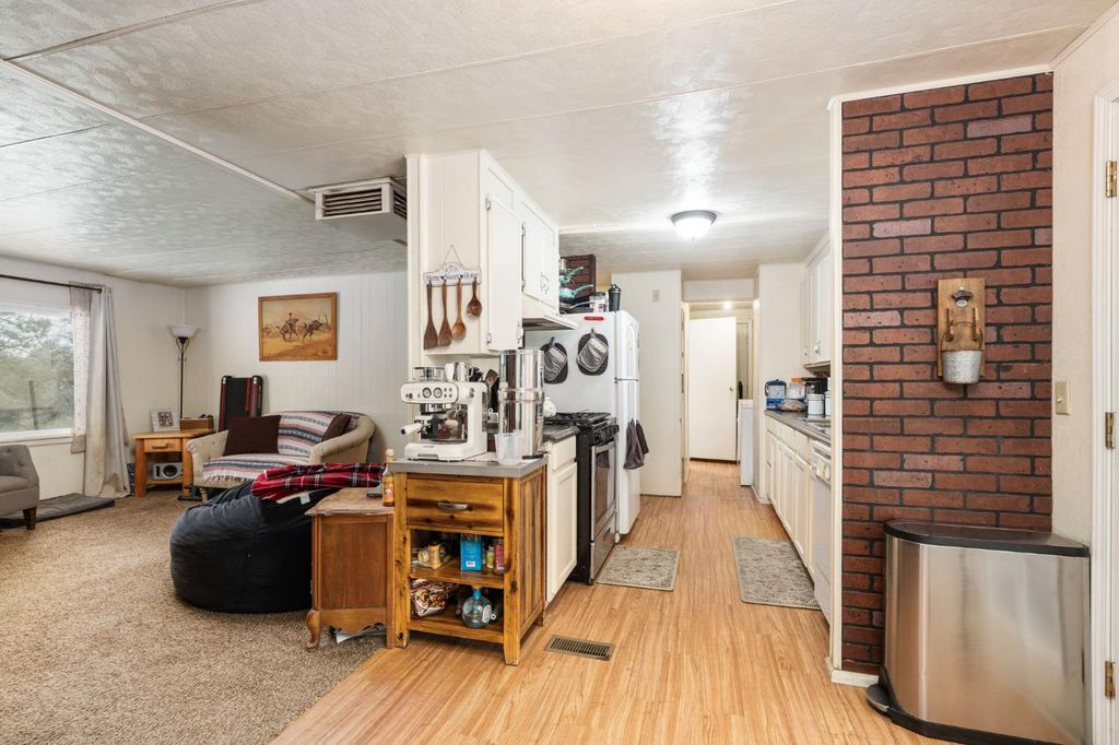 Image 14 of property listing at 35255 Auberry Road, Auberry, CA 93602