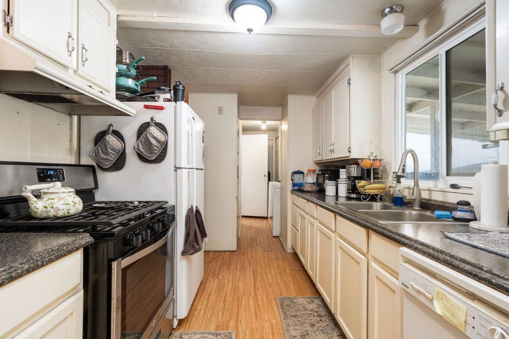 Image 15 of property listing at 35255 Auberry Road, Auberry, CA 93602