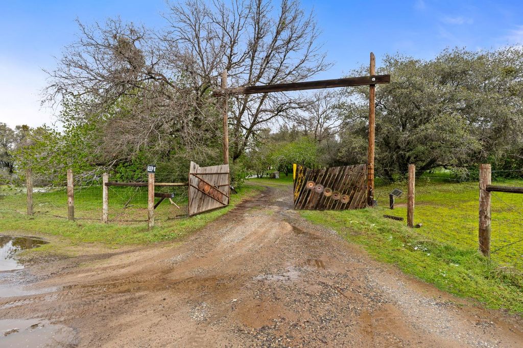 Image 2 of property listing at 35255 Auberry Road, Auberry, CA 93602