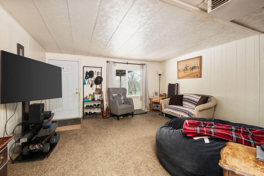 Image 6 of property listing at 35255 Auberry Road, Auberry, CA 93602