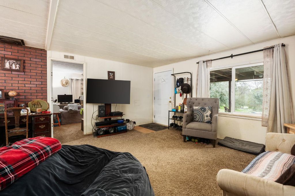 Image 8 of property listing at 35255 Auberry Road, Auberry, CA 93602