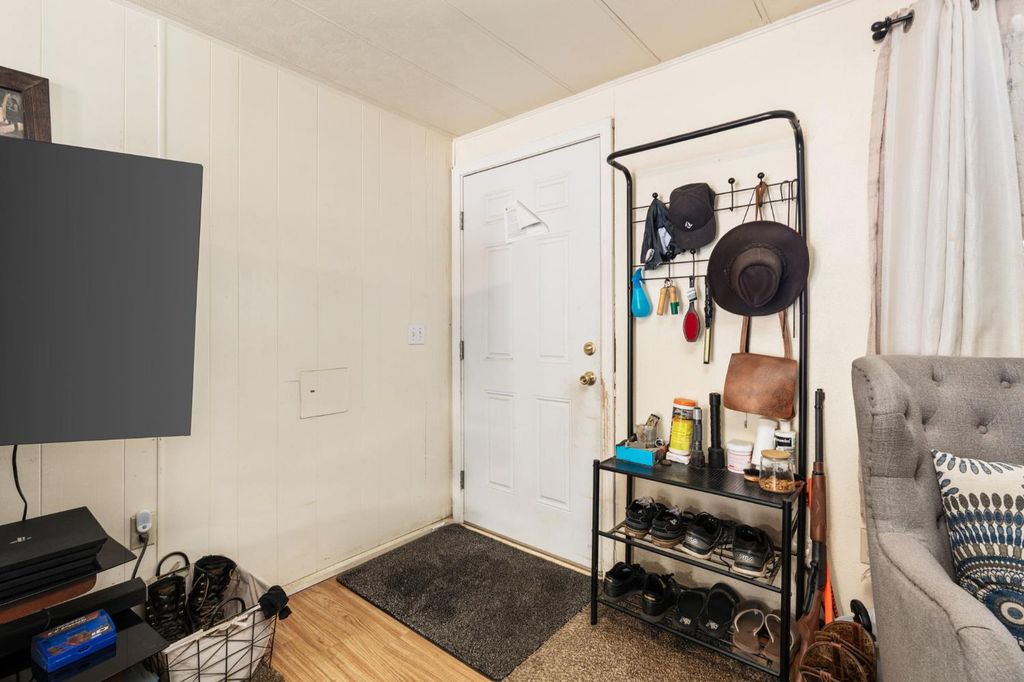 Image 9 of property listing at 35255 Auberry Road, Auberry, CA 93602