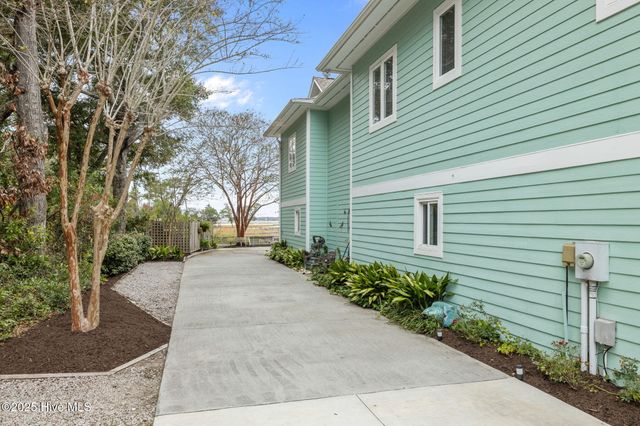 9804 Clarendon Drive, Emerald Isle, NC 28594